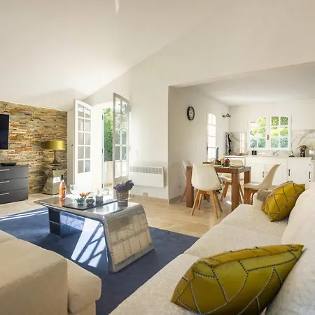 Contemporary Decor And Bright Interiors Throughout Anglet